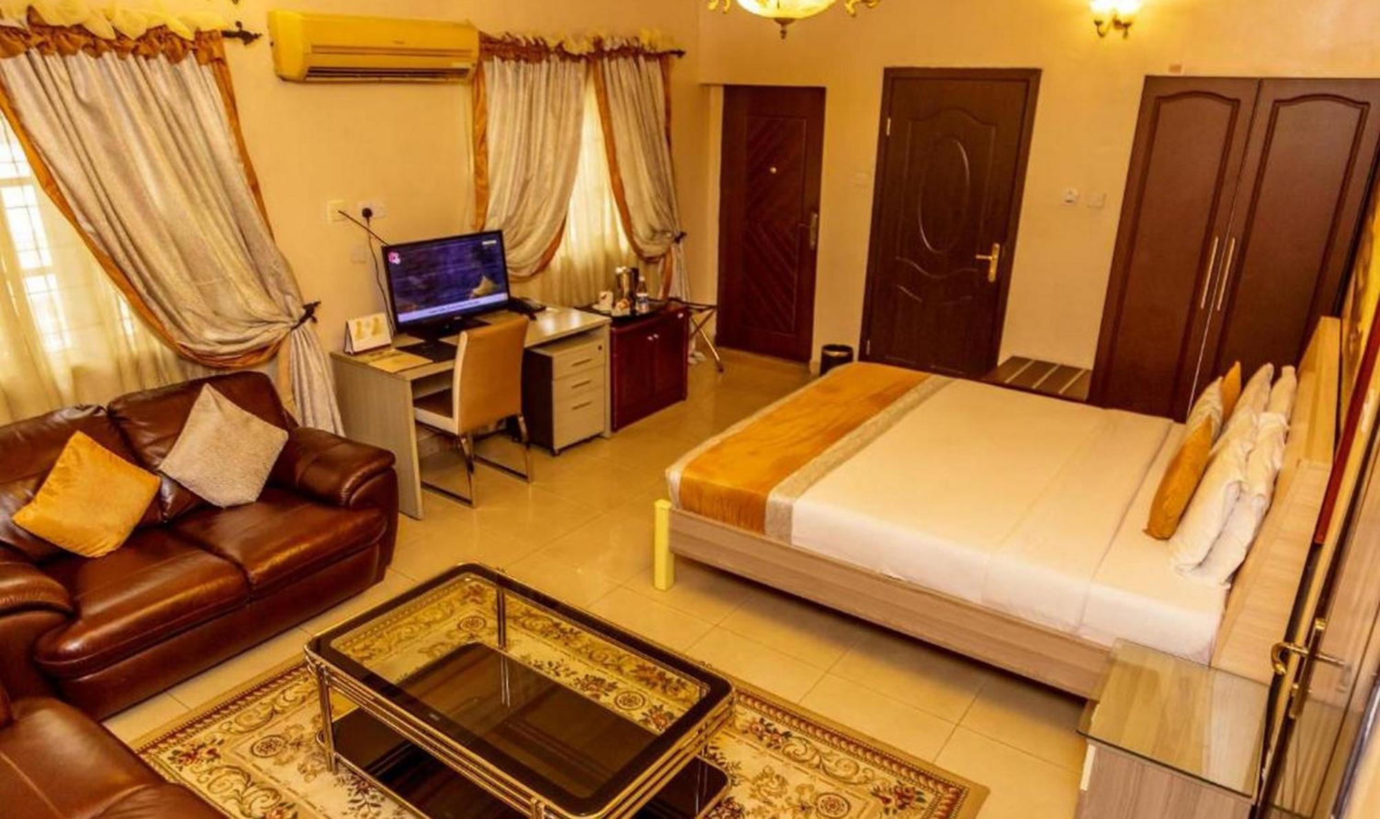 Room In Lodge - Apartment Royale Hotel-3 Bd Apartment Ikeja Luaran gambar