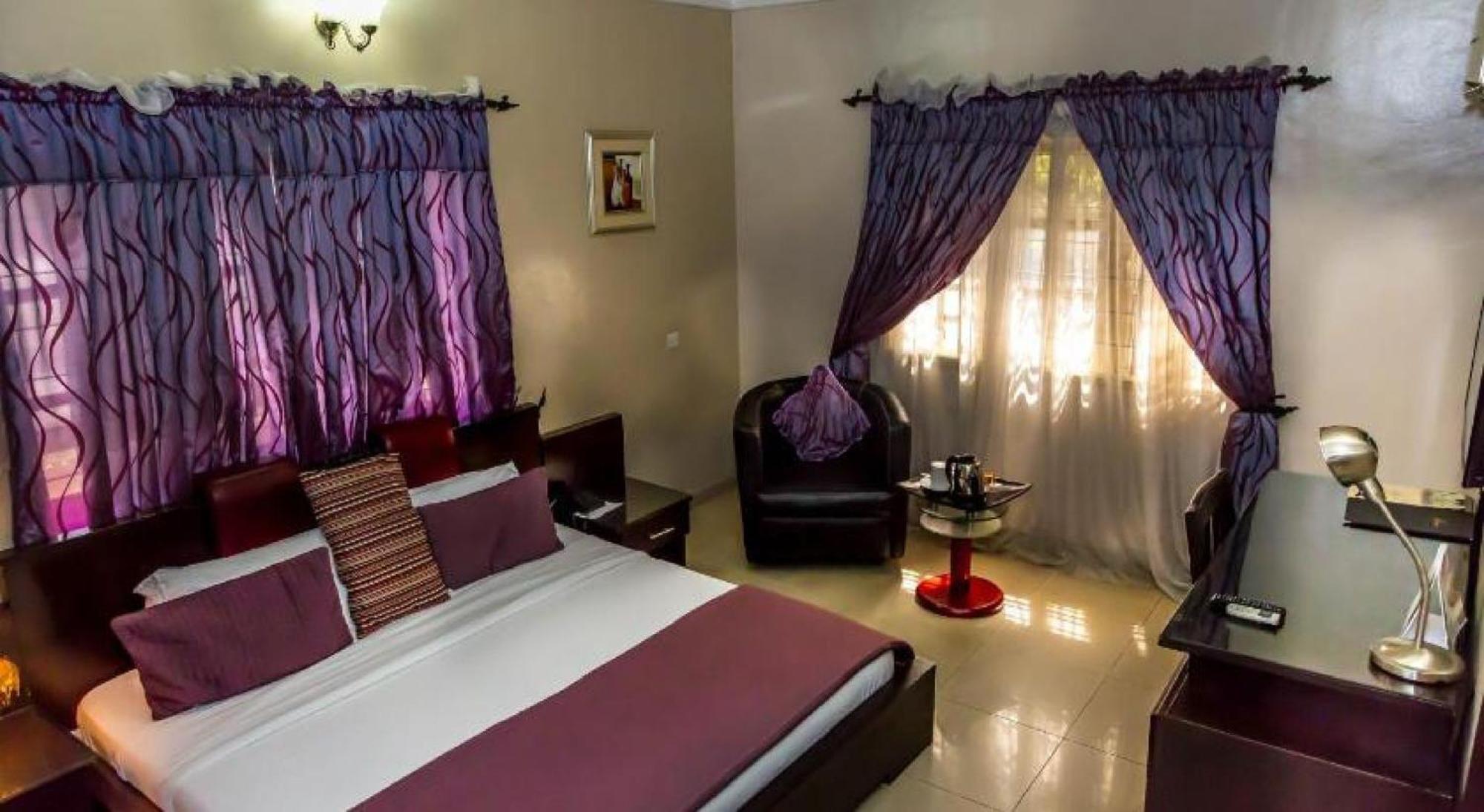 Room In Lodge - Apartment Royale Hotel-3 Bd Apartment Ikeja Luaran gambar