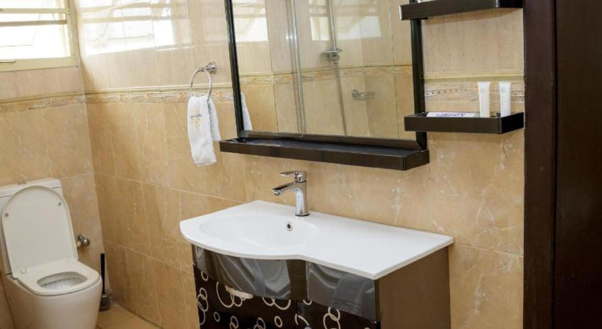Room In Lodge - Apartment Royale Hotel-3 Bd Apartment Ikeja Luaran gambar