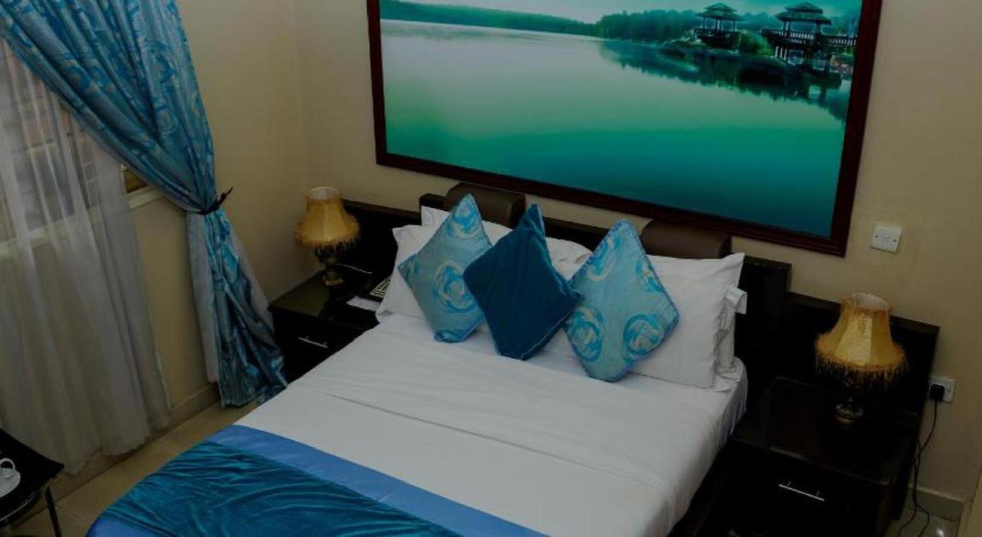 Room In Lodge - Apartment Royale Hotel-3 Bd Apartment Ikeja Luaran gambar